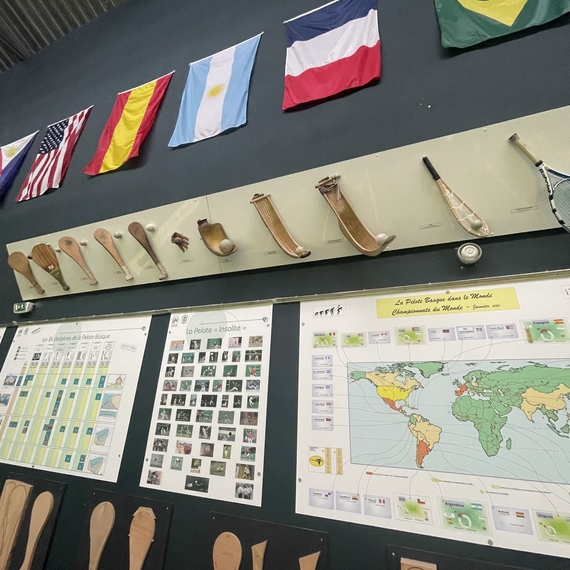 Apprendre à jouer à la pelote basque - OLORON-SAINTE-MARIE